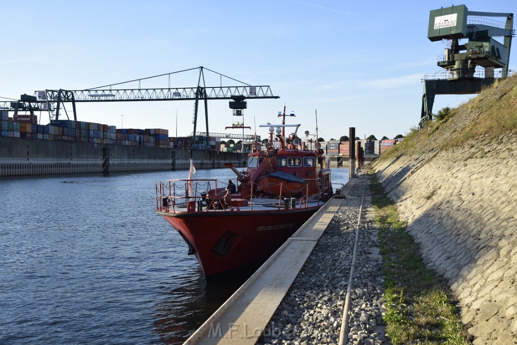 Havarie Wassereinbruch Motorraum beim Schiff Koeln Niehl Niehler Hafen P058.JPG - Miklos Laubert